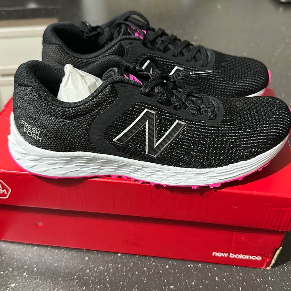 NWT Women’s New Balance Arishi Running Shoes